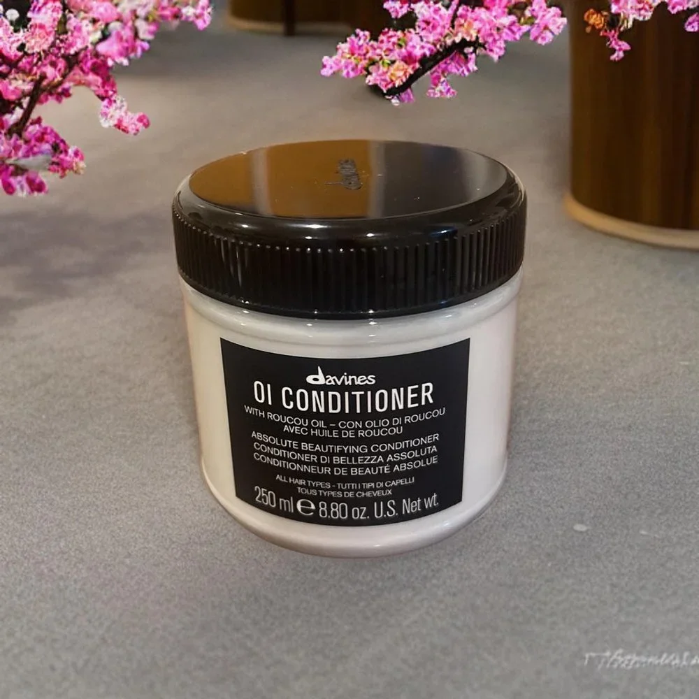 Davines Oi Holiday Gift Set Shampoo Conditioner
